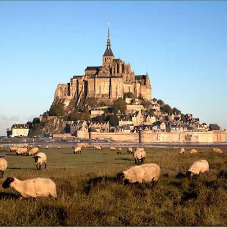 Hotel La Croix Blanche Mont-Saint-Michel Exterior photo